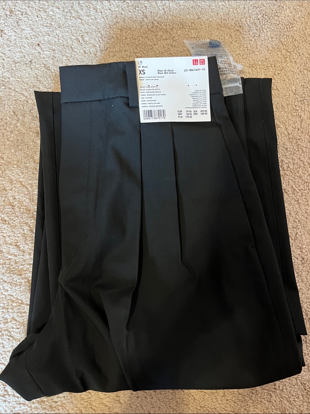 Uniqlo women’s  Black Pleated Dress Trousers
